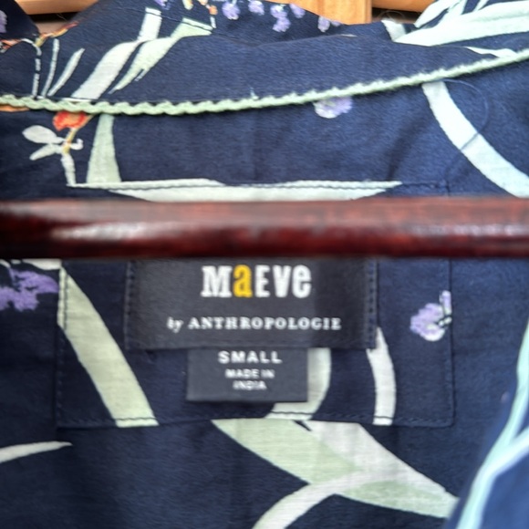 MEAVE— beautiful cropped floral blouse, size S, a little puff on the s/s. - Picture 2 of 8